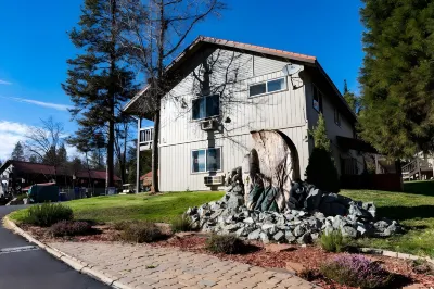 Yosemite Westgate Lodge Hotels near Alfier Park