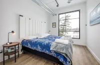 Base of Old Mission Peninsula 2BR Condo w/ Rooftop Hot Tubs near East Bay Beach  호텔