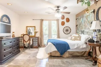 The Rustic Retreat: Heated Pool, Movie Theater, Event Rental !! Hotels near Turkey Creek Sanctuary