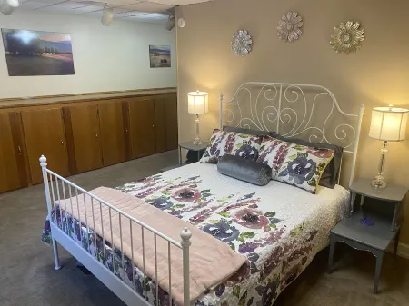 2 Separate Units in one Building w/ Private Entrances and Parking