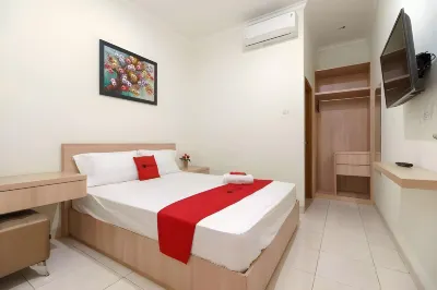 RedDoorz Syariah @ Cinere Depok Hotel dekat Setu Lebakwangi , Desa Wisata Pamegarsari