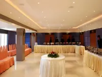 Grand Continent Secunderabad A Sarovar Portico Affiliate Hotel - Breakfast
