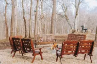 Modern luxury 4 Bedroom cabin with game room, hot tub, sauna and home theater