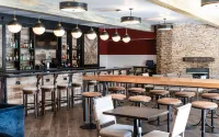 Cherry Valley Hotel - С баром