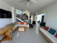 Mandalay Coast Cabana Cerca A la Playa TERRAVERDE ECOCAMPING周辺のホテル