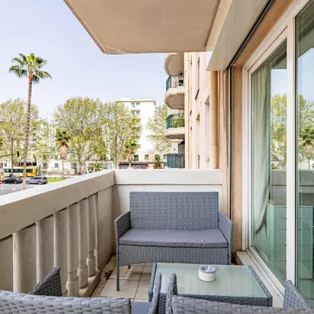Charming Studio with Pool & Balcony -Heart of Nice