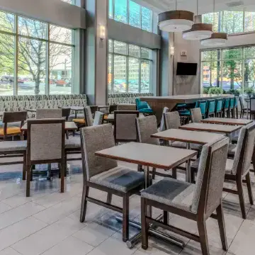 Hampton Inn & Suites by Hilton Arlington Crystal City DCA Отели рядом с достопримечательностью «Арлингтон-хаус»