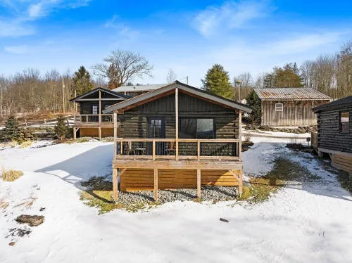 Ace Cabin Cozy Cabin - Hot Tub, Firepit, Views, Near Skiing, Trails & Lakes!