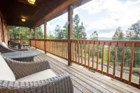 Family-Friendly Modern Cabin with Spectacular Views