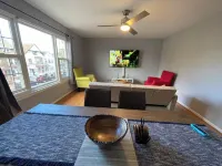 Chic 2Bd - 1Bath, Easy NYC 20 min Train Ride + Parking, Hotels in Harrison