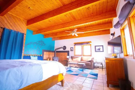 Cozy Lodge located in the heart of CB south. Near restaurants and bus