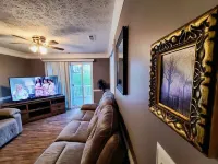 Cozy 2-bedroom condo with WiFi, AC in marvelous Lexington