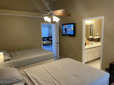 ORLANDO UCF Vacation House/ORLANDO SPEED WORLD /Parks / Beaches/ SLEEPS 8 Hôtels à proximité de : Spectrum Stadium