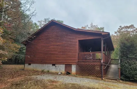 Cozy cabin in charming Columbus. Minutes from Equestrian Center, vineyards etc..