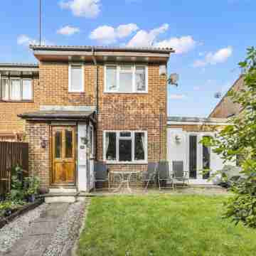 Secret Garden with Free Parking Hotel Exterior