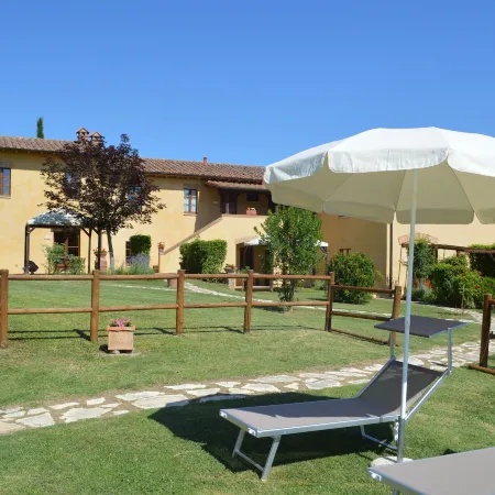 Large Apartment with Shared Swimming Pool in Crete Senesi