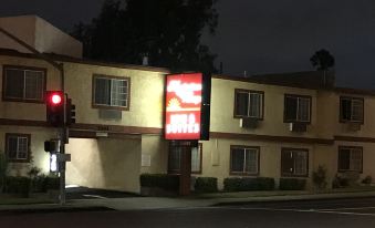 Manhattan Inn & Suites