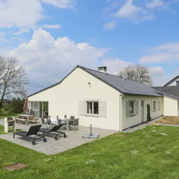 Vintage Villa with Private Garden in Rendeux