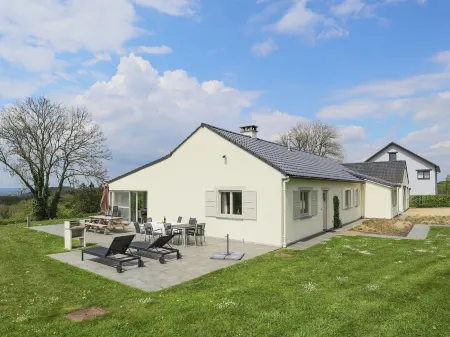 Vintage Villa with Private Garden in Rendeux