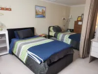 Chrissie's Dongara Hotels in Kimba