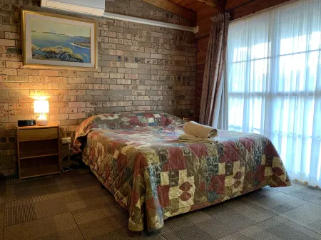 Lightning Ridge Outback Resort & Caravan Park Отели в г. Лайтнинг-Ридж