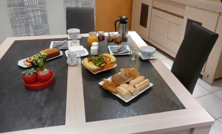 Chambre d'hôtes le Pot au Lait Отели в г. Сен-Жермэн-де-Куламе