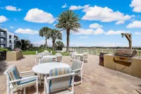 Convenience Direct Oceanfront Condo with Private Balcony
