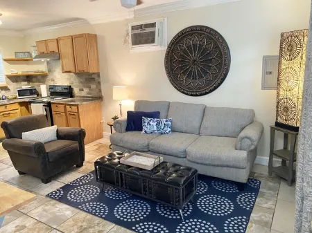 The Cottage on Colonial Отели рядом с достопримечательностью «Университет Юг Алабама»