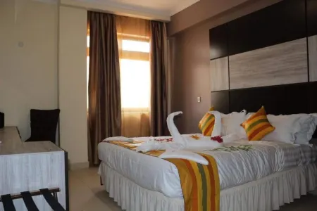 Saala Hotel Отели в г. Isiolo West