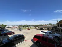 Great Western Inn & Suites - parking