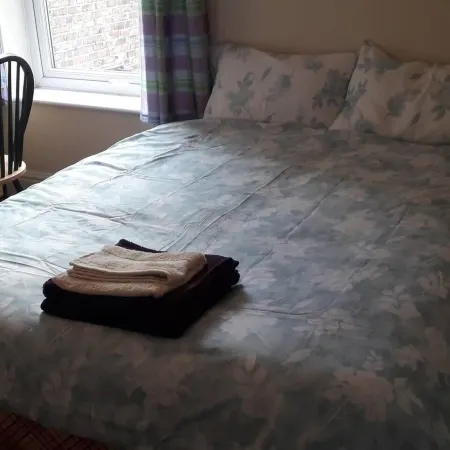 Grand 4-Bed Quasi Semi House in Manchester