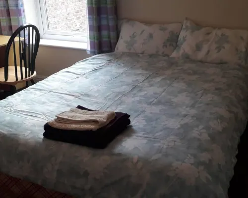 Grand 4-Bed Quasi Semi House in Manchester Hotels in Trafford