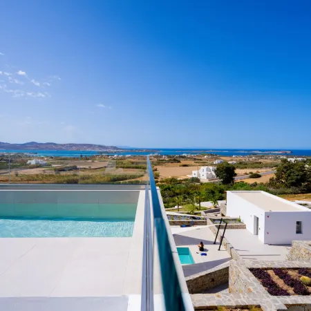 Kouros Blanc Resort & Suites