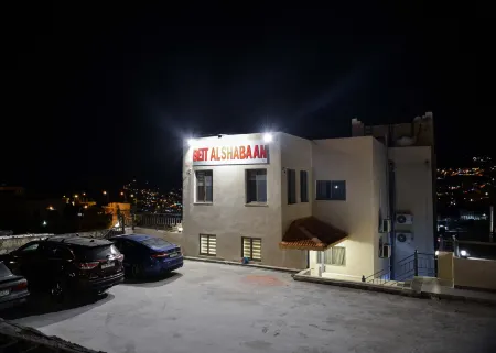 Beit Alshabaan Inn Отели в г. Вади Муса