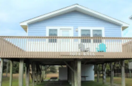 Deacon on Dolphin! Quaint 3rd Row Beach House with Ocean Views!