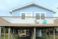Deacon on Dolphin! Quaint 3rd Row Beach House with Ocean Views!