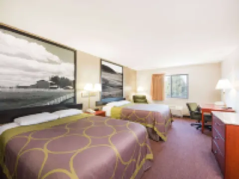 Super 8 by Wyndham Iola KS Hotels in Iola