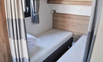 Lodge 4.5 km from the Seaside Town of Rockanje