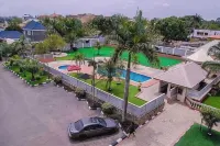 De Castle Resort