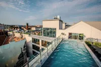 Continental Hotel Budapest - ที่มีสระว่ายน้ำ