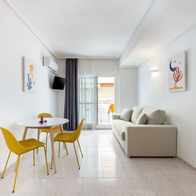 Hotel Apartamentos Vibra Lux Mar Hotel berhampiran Pelabuhan Ibiza