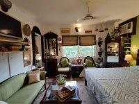 On the House Boutique Bed Breakfast with Terrace Garden Views Отели в г. Нью-Дели
