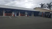 The Rocks Motel - parking