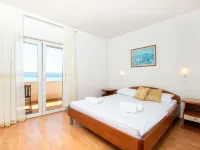 Snug Apartment in Celina with Swimming Pool