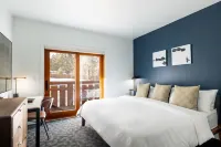 Gravity Haus Truckee - balcony