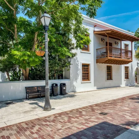 64 Hypolita Street