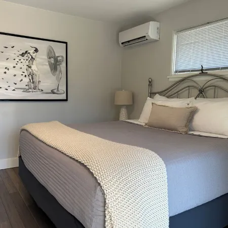 Bay Town Studio: Hospitality by the Bay!
