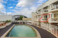 Inner City One Bedroom Apartment with Pool View 22