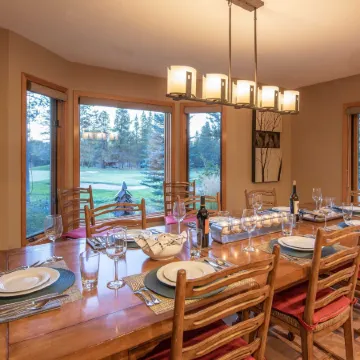 Sunriver by AvantStay Cozy Mountain Home w Indoor Pool and Hot Tub