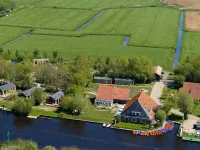 Waterlodge Ljip in Nes Hotels in Grouw